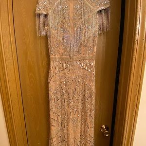 Mac Duggal gown size 4.Can fit a size 6.Worn once.